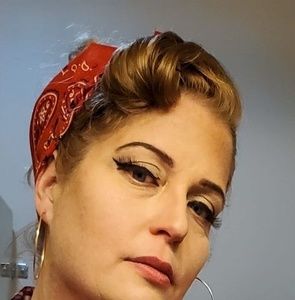 Meet your Posher, Danielle